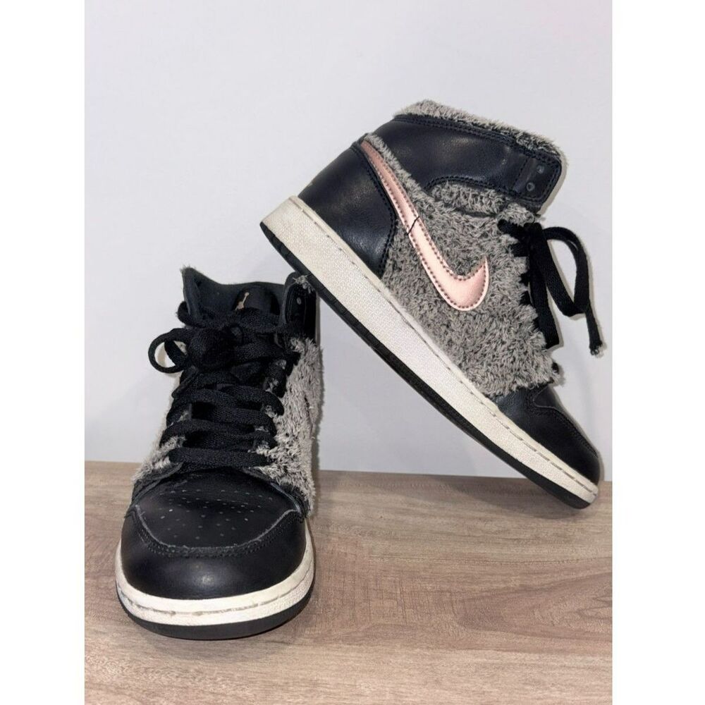 Air Jordan 1 Retro High Fleece GS 5Y Women’s 6.5 Black Rose Gold 2017